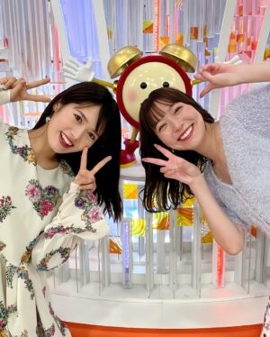 Kayako Abe Instagram - ♪

出会いと別れの季節🌸

そんなところは見せないけど
きっと彼女はものすごく
努力家なんです🌈

卒業おめでとう😊
たくさんの笑顔をありがとう！

@tanijiri_moe 💕