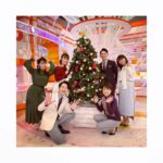 Kayako Abe Instagram - ♪ めざましどようびは、今朝の放送で年内最後でした😊 メリークリスマスです！！ 愉快で、頼もしい仲間たちと今年も 楽しく過ごせました🫶 みなさま、来年も よろしくお願いします✨ 良い年をお迎えください！！ （衣装は提供して頂いたものです） #めざましどようび #床の #バミリが #すごいねっ