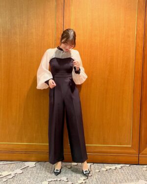 Kayako Abe Instagram - ♪

イベント司会のお仕事でした💫

衣装

👗 @snidel_official 
👠 @dianashoespress 
👂🏻　@mimi33_official