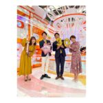 Kayako Abe Instagram - ♪ めざどが新体制になってから30回目のオンエアでした！ サプライズでスタッフさんがお祝いしてくれて嬉しかったなぁ💓 そんな今日は大川さんの代行で酒主さんでした☺️ これからも変わらず、よろしくお願いします🌈 （衣装は提供して頂いたものです） #めざましどようび