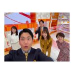 Kayako Abe Instagram - ♪ めざどが新体制になってから30回目のオンエアでした！ サプライズでスタッフさんがお祝いしてくれて嬉しかったなぁ💓 そんな今日は大川さんの代行で酒主さんでした☺️ これからも変わらず、よろしくお願いします🌈 （衣装は提供して頂いたものです） #めざましどようび