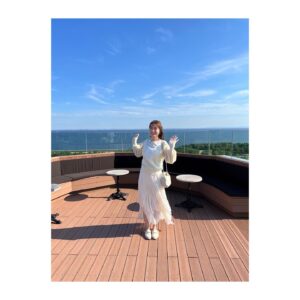 Kayako Abe Instagram - お知らせ♪

10/30  12:00〜

フジテレビ　なりゆき街道旅　に出演しますー☺️

今回は浦安をぶらぶら🚶🏼‍♀️

美味しいものを食べたりお買い物したり
ハプニングも！😂

ぜひ、ご覧ください！

番組内で使っている可愛いお財布は @toffandloadstone  さんのものです👛💚

（衣装は提供して頂いたものです）

#なりゆき街道旅
#フジテレビ
#浦安