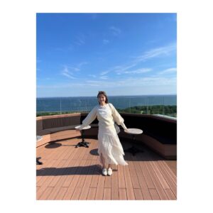 Kayako Abe Instagram - お知らせ♪

10/30  12:00〜

フジテレビ　なりゆき街道旅　に出演しますー☺️

今回は浦安をぶらぶら🚶🏼‍♀️

美味しいものを食べたりお買い物したり
ハプニングも！😂

ぜひ、ご覧ください！

番組内で使っている可愛いお財布は @toffandloadstone  さんのものです👛💚

（衣装は提供して頂いたものです）

#なりゆき街道旅
#フジテレビ
#浦安