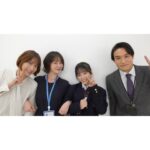 Kayako Abe Instagram - ♪ 今夜ドラマ『顔だけ先生』最終回です！🥺 少し前にクランクアップしました☺️ はじめてのドラマの現場はこの上なく楽しくて、先生役、生徒役のみなさんと幸せな時間を過ごしました！ 台本をいただき、それぞれが違う場所、違う状況、違う心情で読んでくるわけだから、きっと台本から受ける印象はみんな違うはず。 それぞれのイメージを現場で擦り合わせて一つの作品を紡いでいく作業は本当に繊細で、尊いものでした。 愉快なキャストの皆さん、スタッフの皆さんに恵まれて平和で幸せな3ヶ月でした！ 数ヶ月、撮影のある日は朝から晩までずーっと一緒だったから、、、今でも時々あの日々を、そしてキャストの皆さん、スタッフの皆さんのことをぼーーっと思い出して恋しく感じます😌 現場で仲良くしてくれた生徒のみんな、先生方はもちろんですが、誰よりも早くから誰よりも遅くまで、毎日現場で作業をしてくださって、どんな時も細やかに気を配ってくださったスタッフの皆さんには、感謝してもしきれません。 そしてこのドラマを楽しんでくださった皆さま☺️ 本当に、本当にありがとうございました✨ 何枚か写真載せておくので、よかったら見てってください❣️ ではこのあと！11話もお楽しみください☺️💛 #顔だけ先生 #最高の仲間たちでした🥺 #最終話もお楽しみに✨ #ありがとうございました🥰