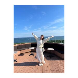 Kayako Abe Instagram - お知らせ♪

10/30  12:00〜

フジテレビ　なりゆき街道旅　に出演しますー☺️

今回は浦安をぶらぶら🚶🏼‍♀️

美味しいものを食べたりお買い物したり
ハプニングも！😂

ぜひ、ご覧ください！

番組内で使っている可愛いお財布は @toffandloadstone  さんのものです👛💚

（衣装は提供して頂いたものです）

#なりゆき街道旅
#フジテレビ
#浦安