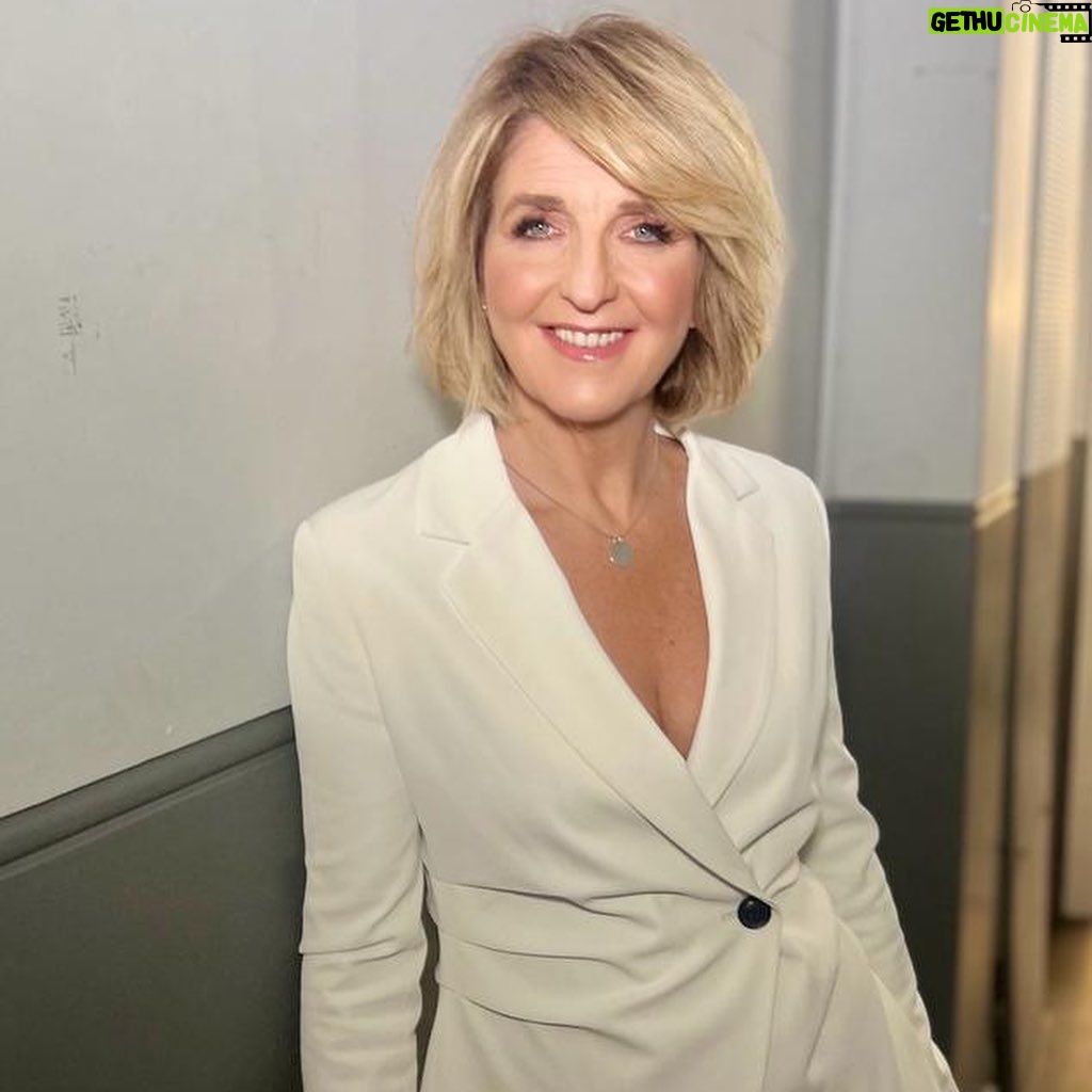 Kaye Adams - 7.3K Likes - What an amazing night at the @mayflower_theatre with the @loosewomen ladies @janepmoore @damekellyholmes @lindarobson58. Thank you to everyone who came out!
And yes I agree @janepmoore and I do look like a lovely couple, sadly though I think she's gone off me 😉