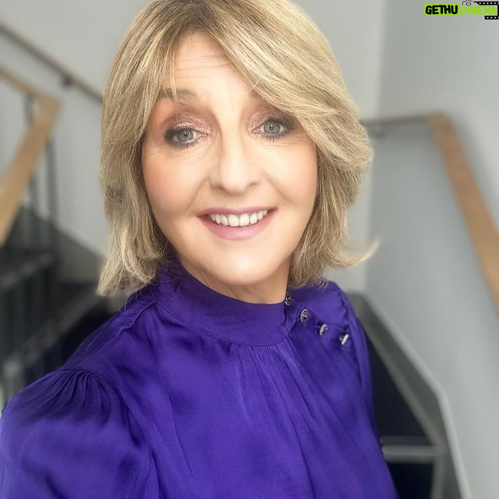 Kaye Adams - 1.3K Likes - Loving this blouse from @monsoon … and the lighting on these stairs at @loosewomen!