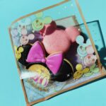 Kayo Noro Instagram - ディズニーパルパルーザ 🎀ミニーのファンダーランド🎀 ・ 思い出の写真たちです🩷 女子高生達がこのように写真撮ってましたのでマネして撮りました♡ありがとう女子高生 本当に可愛い可愛いイベントでした！ この日風がとても強くて ミニーのファンダーランドパレード見れなかったのはとてもとても残念でしたけども💦 可愛いミニーちゃんに会うことができて幸せです ミニーちゃんピンクって本当元気が出て可愛くて大好き💕 いつも元気と癒しをいただいておりますm(_ _)m 第2弾　ドナルドのクワッキー・ダックシティ　 もとても楽しみです😊 ・ 投稿遅くなっちゃったけども #パルパルーザ #ミニーちゃん #ミニーのファンダーランド🩷 #tdr #東京ディズニーランド