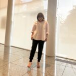 Kayo Noro Instagram - まだ寒かった時の衣装です☘️ それでは本日も、よろしくお願い致しますm(_ _)m ・ ・ ①沸騰ワード10コストコロケで矢田さんと真珠さんとりゅちぇといちご狩り行った時の思い出と共に🍓 ・ coat @jusglitty_official knit @sloane.jp pants @garageofgoodclothing_official sneakers @pumajapan pierce,ear cuff @zuttoholic rings @artidaoud ・ ・ ②写真を撮った場所と陽の具合が悪いですが、シャツがどんな色かものっぺり顔と共に載せときます🤙🏻 ・ shirt @ships_women_official pants @champion_japan @utspr pumps @tsurubymarikooikawa pierce,blacelet @zuttoholic rings @artidaoud ・ ・ ③フラメンコの趣味を見つけようというロケだと聞いて来て呑気な写真です♪この後半泣きしますw ・ blouson @champion_japan @utspr t-shirt,pants @81branca @utspr sneakers @pumajapan Pierce @zuttoholic ・ ・ ④トーク番組で若槻千夏さんは改めて只者ではないと感じたあとの自分に開き直った写真ですw ・ knit @cadune_official pants @micaanddeal_official pumps @zara jewelry @artidaoud ・ ・ ⑤韓国ロケ🇰🇷めちゃくちゃ楽しかった！この厚底のUGGを今年も買いそびれてしまったので、今年の冬はベージュの厚底UGGをgetしたいです ・ coat @aewen_matoph knit @lebouquet_official pants @gu_global stole @haunt_daikanyama @guestlist___tokyo boots @ugg ・ ・ ⑥テイラースウィフトのライブを見た後だったので、大胆なドレスに赤いリップをしたくなって着ました💋 ・ jacket @micaanddeal_official one piece @uncrave_official sandal @kanematsu_official jewelry @zuttoholic ・ ・ ⑦とても好きな衣装のあわせ😊 ・ knit,skirt @cadune_official boots @drmartens_japan pierce @zuttoholic ring @artidaoud ring @in_m_o_o_d ・ ・ ⑧ハマダ歌謡祭でこの日はゴスペラーズ黒沢さんと歌わせてもらえた日🎤マイクを奪いに行きました！嬉しかった！！！！！ vest @arpege_story knit @cadune_official skirt @grace_continental.div pumps @charleskeithofficial pierce @i_n_m_o_o_d rings @artidaoud ・ ・ ・
