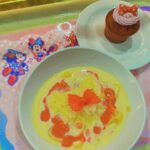 Kayo Noro Instagram - ディズニーパルパルーザ 🎀ミニーのファンダーランド🎀 ・ 思い出の写真たちです🩷 女子高生達がこのように写真撮ってましたのでマネして撮りました♡ありがとう女子高生 本当に可愛い可愛いイベントでした！ この日風がとても強くて ミニーのファンダーランドパレード見れなかったのはとてもとても残念でしたけども💦 可愛いミニーちゃんに会うことができて幸せです ミニーちゃんピンクって本当元気が出て可愛くて大好き💕 いつも元気と癒しをいただいておりますm(_ _)m 第2弾　ドナルドのクワッキー・ダックシティ　 もとても楽しみです😊 ・ 投稿遅くなっちゃったけども #パルパルーザ #ミニーちゃん #ミニーのファンダーランド🩷 #tdr #東京ディズニーランド