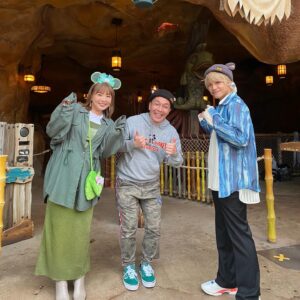 Kayo Noro Instagram - 日本テレビ　DayDay.  16日放送🤍
・
あ〜✨夢見たいな日を現実に過ごしました‼️
東京ディズニーシー新エリア
『ファンタジースプリングス』
ひと足お先に取材させていただきました！！
新エリアお知らせから約4年間？めっちゃくちゃ待ちましたよね！！！！！
すんごいことになってます！！
映画の世界本当に入り込んだ感覚で遊びました♡ 
等身大だ🤩と驚いてばかりでした！
・
ディズニー大好きうえちゃんと、WEST.中間淳太くんと一緒に楽しい楽しい取材をしてきたので、みなさん是非見ていただいて、ワクワクをファンタジースプリングスへ行くその日までためておいていただければと思います！！
・
#ファンタジースプリングス 
#東京ディズニーシー 
#ピーターパン
#塔の上のラプンツェル 
#アナと雪の女王 
#新エリア