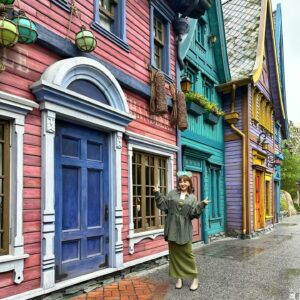 Kayo Noro Instagram - 日本テレビ　DayDay.  16日放送🤍
・
あ〜✨夢見たいな日を現実に過ごしました‼️
東京ディズニーシー新エリア
『ファンタジースプリングス』
ひと足お先に取材させていただきました！！
新エリアお知らせから約4年間？めっちゃくちゃ待ちましたよね！！！！！
すんごいことになってます！！
映画の世界本当に入り込んだ感覚で遊びました♡ 
等身大だ🤩と驚いてばかりでした！
・
ディズニー大好きうえちゃんと、WEST.中間淳太くんと一緒に楽しい楽しい取材をしてきたので、みなさん是非見ていただいて、ワクワクをファンタジースプリングスへ行くその日までためておいていただければと思います！！
・
#ファンタジースプリングス 
#東京ディズニーシー 
#ピーターパン
#塔の上のラプンツェル 
#アナと雪の女王 
#新エリア
