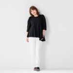 Kayo Noro Instagram - ・ 年齢や体型関係なく ファッションを楽しく素敵に楽しめるようなお洋服プロデュースさせて頂きました。 ブランド名は 『Notice//colors』 といいます。 ・ 3月25日 9時〜　QVCにて発売開始です ・ Notice🟰知る。自分の良さを知る、気づく。そんなふうに思ってもらえたらという意味でつけました。 ・ colors 🟰年齢や体型関係ない、自分だけのカラーを出していこう！色々な色を取り入れて明るく楽しい日々を過ごせるように！！という意味です。 ・ ブランド名は沢山考えましたw これだ！と思っても既に登録されていて使えないということもありました。そんなこんな 『希望と//好きなもの』組み合わせてやっと完成したお気に入りのブランド名です。 私は色が好きです。見てるとワクワクして、元気が出てきて、その時の自分の気分やその先の未来を表しますよね ・ 私がプロデュースした洋服は、気にすることなく、ポジティブでいられること。 年齢的に〇〇だからこれは着れないか、、、とか 体型や見え方が心配だからダメだ、、、とか なるべく思わせないようにしたい。 そんなことを気にせず、ポジティブマインドになれて、一人一人自分の特徴を知ることや、自分の良さに気づくこと、知ることで楽しい日々を送って頂きたいと思ってます。 これは、私自身にも日々言いながらです！！w 人間だから、自分の事を嫌いになりそうな時はあります！！弱くなっちゃう時。 けど、最近どんなマインドも 癖だと思うんです。 マイナスなマインドが癖な人は、癖でついついなってしまう。 プラスなマインドの人だって癖だと思います✨ ・ 癖が少しでもポジティブになれるお手伝いを、Notice//colorsができたらと思います。（←今一度自分にも言ってます） ポジティブマインドになれる洋服を作りたいという気持ち、思いで作っておりますm(_ _)m ・ ・ 作っていますだけでは一方通行な思いです。 なので、どうか明日からは、そんな気持ちや思いが皆さんに伝わるように、皆さんに着ていただけるように、努めていきたいと思います。 ・ ・ 初めてのことで、不慣れな点など色々あると思いますが、これからどうぞ よろしくお願い申し上げますm(_ _)m ・ #noticecolors #nc #qvc