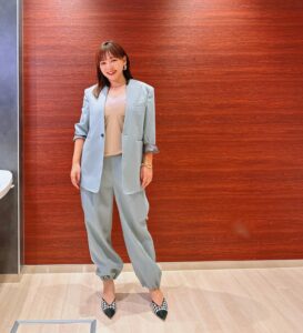 Kayo Noro Instagram - すみませんちょっと衣装の写真遅くなってしまったものも沢山ありましてですが、ぜひ紹介させてください！！！！！！！！！ お気に入りばかりです❤️ ・ ① jacket,pants @ships_women_official camisole @babylone.official pierce,blacelet @unoaerre_japan necklace @untitled_official.Jo ring @artidaoud ・ ・ ② t-shirt @babylone.official skirt @marmors_official pumps @tsurubymarikooikawa jewelry @zuttoholic ・ ・ ③ knit,skirt @uhruhruhr pumps @tsurubymarikooikawa jewelry @pastierra ・ ・ ④ knit @arpege_story pants @mystrada_official pumps @laurence.shoes jewelry @zuttoholic ・ ・ ⑤ knit @cadune_official pants @uncrave_official pumps @tsurubymarikooikawa pierce,ear cuffs,ring @artidaoud bangle @hh__jewelry ・ ・ ⑥ knit @arpege_story skirt @apuweiser_official shoes @drmartens_japan jewelry @unoaerre_japan ・ ・ ⑦ outer @casa_fline knit @nanouniverse_official pants @elura_official sneaker @autryactionshoes pierce,blacelet @unoaerre_japan necklace @mariha_official ・ ・ ⑧ knit @ships_women_official pants @nave_jp pumps @laurence.shoes jewelry @zuttoholic ・ ・ ⑨ dress @bananarepublic_jp mule @daianashoespress jewelry @zuttoholic ・ ・ 最後は思い出のお洋服になったので2枚写真載せました☺️❤️