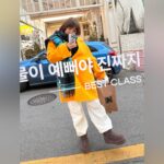 Kayo Noro Instagram - まだ寒かった時の衣装です☘️ それでは本日も、よろしくお願い致しますm(_ _)m ・ ・ ①沸騰ワード10コストコロケで矢田さんと真珠さんとりゅちぇといちご狩り行った時の思い出と共に🍓 ・ coat @jusglitty_official knit @sloane.jp pants @garageofgoodclothing_official sneakers @pumajapan pierce,ear cuff @zuttoholic rings @artidaoud ・ ・ ②写真を撮った場所と陽の具合が悪いですが、シャツがどんな色かものっぺり顔と共に載せときます🤙🏻 ・ shirt @ships_women_official pants @champion_japan @utspr pumps @tsurubymarikooikawa pierce,blacelet @zuttoholic rings @artidaoud ・ ・ ③フラメンコの趣味を見つけようというロケだと聞いて来て呑気な写真です♪この後半泣きしますw ・ blouson @champion_japan @utspr t-shirt,pants @81branca @utspr sneakers @pumajapan Pierce @zuttoholic ・ ・ ④トーク番組で若槻千夏さんは改めて只者ではないと感じたあとの自分に開き直った写真ですw ・ knit @cadune_official pants @micaanddeal_official pumps @zara jewelry @artidaoud ・ ・ ⑤韓国ロケ🇰🇷めちゃくちゃ楽しかった！この厚底のUGGを今年も買いそびれてしまったので、今年の冬はベージュの厚底UGGをgetしたいです ・ coat @aewen_matoph knit @lebouquet_official pants @gu_global stole @haunt_daikanyama @guestlist___tokyo boots @ugg ・ ・ ⑥テイラースウィフトのライブを見た後だったので、大胆なドレスに赤いリップをしたくなって着ました💋 ・ jacket @micaanddeal_official one piece @uncrave_official sandal @kanematsu_official jewelry @zuttoholic ・ ・ ⑦とても好きな衣装のあわせ😊 ・ knit,skirt @cadune_official boots @drmartens_japan pierce @zuttoholic ring @artidaoud ring @in_m_o_o_d ・ ・ ⑧ハマダ歌謡祭でこの日はゴスペラーズ黒沢さんと歌わせてもらえた日🎤マイクを奪いに行きました！嬉しかった！！！！！ vest @arpege_story knit @cadune_official skirt @grace_continental.div pumps @charleskeithofficial pierce @i_n_m_o_o_d rings @artidaoud ・ ・ ・