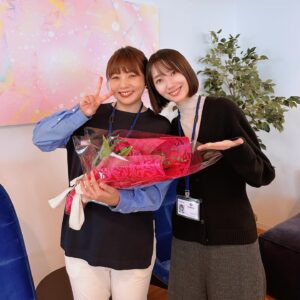 Kayo Noro Instagram - 遅ればせながらなんですけど年始にテレビ朝日で放送しました テレビ朝日開局65周年記念松本清張二夜連続ドラマプレミアム第二夜『ガラスの城』 ・ 波瑠ちゃんとの再びの共演🥰 嬉しさと、緊張と。けど嬉しさのが大きかった♡ 波瑠ちゃんの素敵な部分を改めて確認できて、自分にもいい刺激になりました。 綺麗で可愛くてユーモア溢れてる波瑠ちゃんが好きなんだけど、やっぱり仕事の姿勢が大好きです！ 尊敬してます♡ ・ これからもよろしくちゃんですw☺️ また共演できますように♡ #波瑠ちゃん