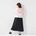 Kayo Noro Instagram - ・ 3月25日　9時〜　QVCより発売です ・ 1つ前の投稿&この投稿の商品が発売になります♪ リールでも商品インスタライブしながら紹介しているのでぜひみてみてください♡ ・ M.L.LL.3Lまでサイズ展開あります。 掲載の他にカラー展開あります！！ 私はLサイズ着てます。 ちょっとだけら大きめです。 平均体型の方はMサイズで👌 ・ それぞれサイズの特徴は少なからずありますが‼️m(_ _)m ・ #noticecolors #nc #qvc