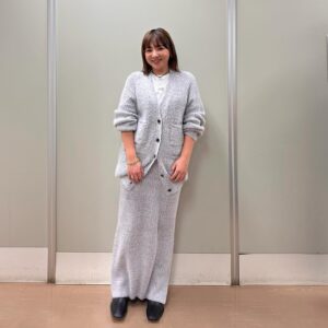 Kayo Noro Instagram - 衣装まだまだあるよシリーズ🙋🏻‍♀️
見てってーーー！！
※マジでコーデによって痩せた⁉︎って日ありますのでその辺も見てみてください！面白いですよ✨✨
 ・
①
blouse @setens_official
pants @bananarepublic_jp
pumps @laurence.shoes
jewelry @zuttoholic
・
・
②
sweatshirt @beautyandyouth_official
skirt @diagramofficial
boots @daianashoespress
pierce,ring @zuttoholic
bangle @artidaoud
・
・
③
shirt,skirt @superiorcloset_ined_official
boots @zara
pierce,ring @zuttoholic
necklace,stone ring @artidaoud
blacelet @unoaerre_japan
・
・
④
shirt,pants @lephil_official
pumps @kanematsu_official
jewelry @zuttoholic
・
・
⑤
foodie,pants,sneakers @pumajapan
pierce,ring @mariha_official
blacelet @n_m_o_o_d
・
・
⑥
cardigan,skirt @lebouquet_official
t-shirt @sloane.jp
boots @kanematsu_official
pierce,blacelet @zuttoholic
necklace,ring @artidaoud
・
・
⑦
knit @cadune_official
pants @bananarepublic_jp
boots @daianashoespress
jewelry @unoaerre_japan
・
・
⑧
knit,shirt @unfilo_official
pants @upperhights,@guestlist___tokyo
pierce,ring @zuttoholic
・
・
⑨
gillet,cut&sewn @garageofgoodclothing_official
pants @bananarepublic_jp
piece @zuttoholic
bangle @artidaoud
ring @unoaerre_japan
・
・
⑩
shirt @adametrope
pants grace_continental.div 
pumps @daianashoespress
pierce,blacelet @unoaerre_japan
ring @artidaoud
・
・
・
写真の画質明るさにバラツキがございまして、申し訳ないでございますが、、、
まだまだ勉強中です🥲
もっとオシャレに撮りたいんだけどw