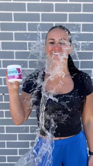 Kaytlin Neil Instagram - Your new favorite hydration supplement 💦 @wellah.nutrition code KATNISS 

Try all the Splish Splash flavors:
🫐 Blueberry pomegranate (new!!)
🥝 Strawberry Kiwi
🍉 Watermelon 
🤜🏻 Tropical Punch
🍇 Grape 

#hydration #electrolytes #watergoals #stayhydrated