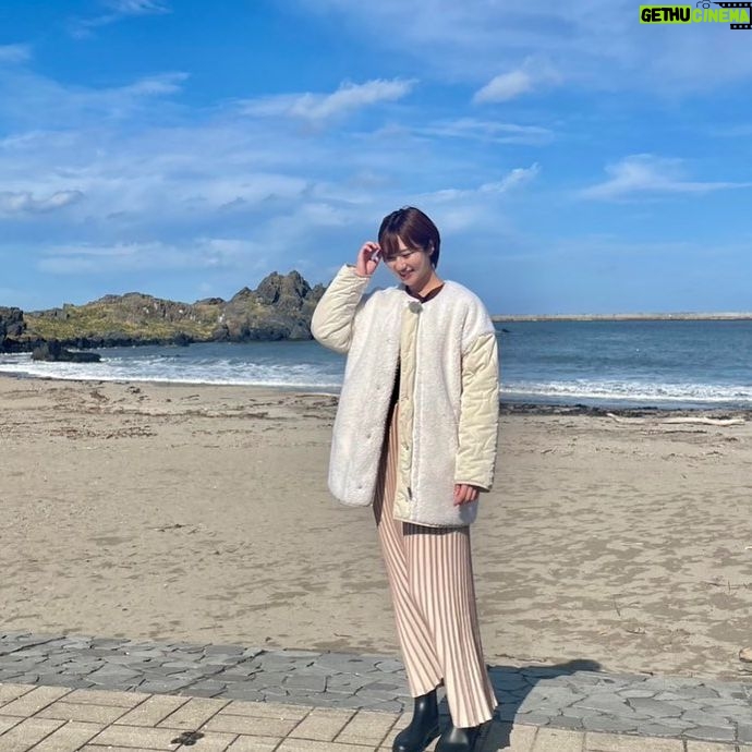 Kazusa Okuyama - 7.1K Likes - 『三陸・常磐の海味を直撃!堪能!
"うみうまトリップ"』ありがとうございました♡
.
蕪島
高校の時ランニングして打ち上げBBQして肝試しもした思い出の場所!
なんなら今年極寒猛吹雪の中初詣もした
そんなゆかりしかない蕪島にロケで来ることができるなんて…感激🥲✨