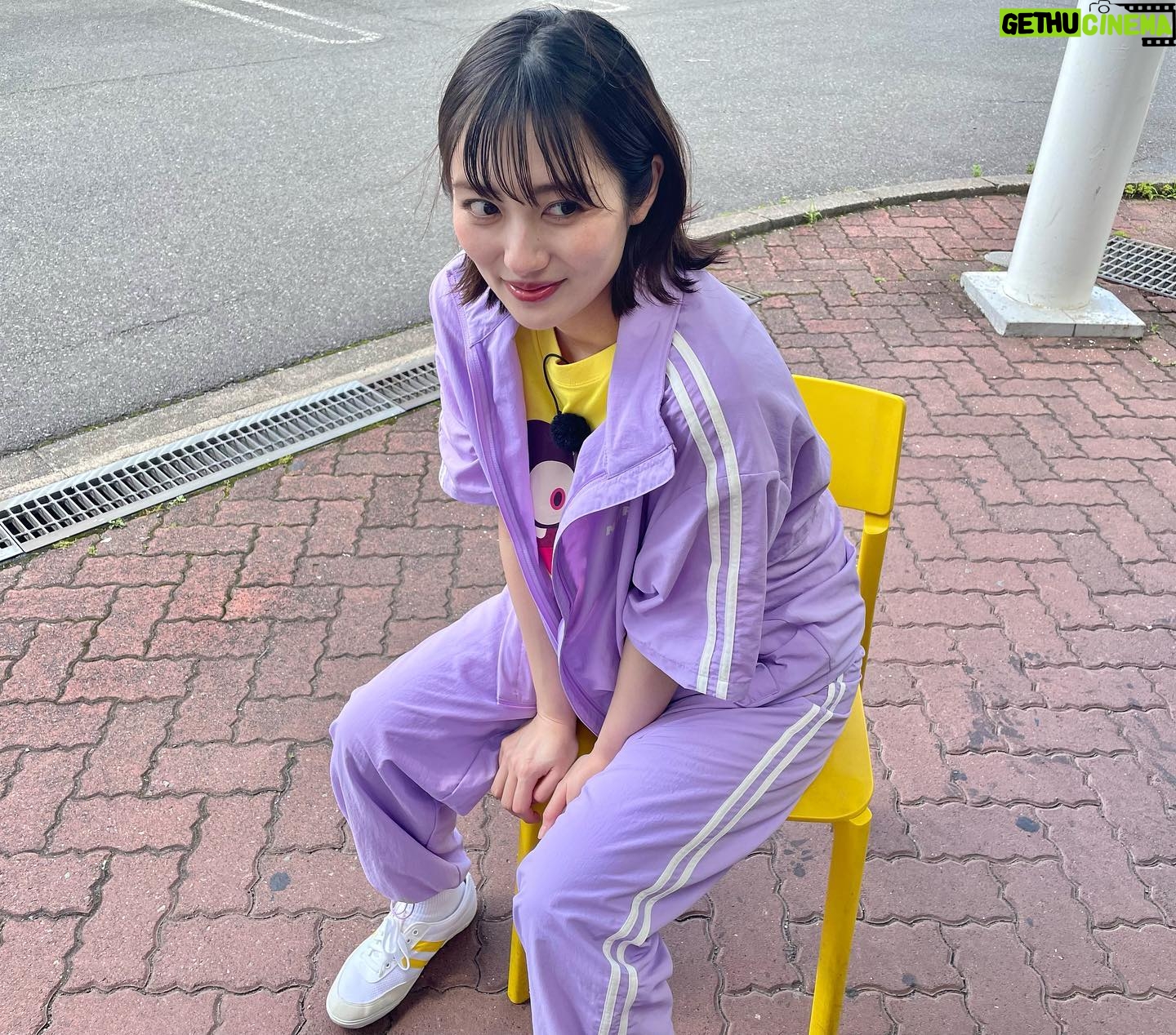 Kazusa Okuyama - 9K Likes - この座り方が1番楽なのよ、
.
👚: @nerdy_officialjapan