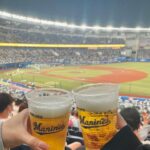 Kazusa Okuyama Instagram - 楽オリの速報気にしながら、鷹ファンオリファンからの鬼連絡を返しながら、忙しかった現地での最終戦 本当に楽しい試合でした！！！！ 逆転HRからセレモニーからまさかのまさかで情緒がおかしくなりそうでしたが笑 とにかくプロ野球おもしろすぎる！ 千葉ロッテマリーンズに関わる全ての皆さん、今シーズン本当にお疲れ様でした！ありがとうございました🏁🏁🏁⚾️ 来年もたくさん応援します！もっと観に行けますように✌️deuces‼️