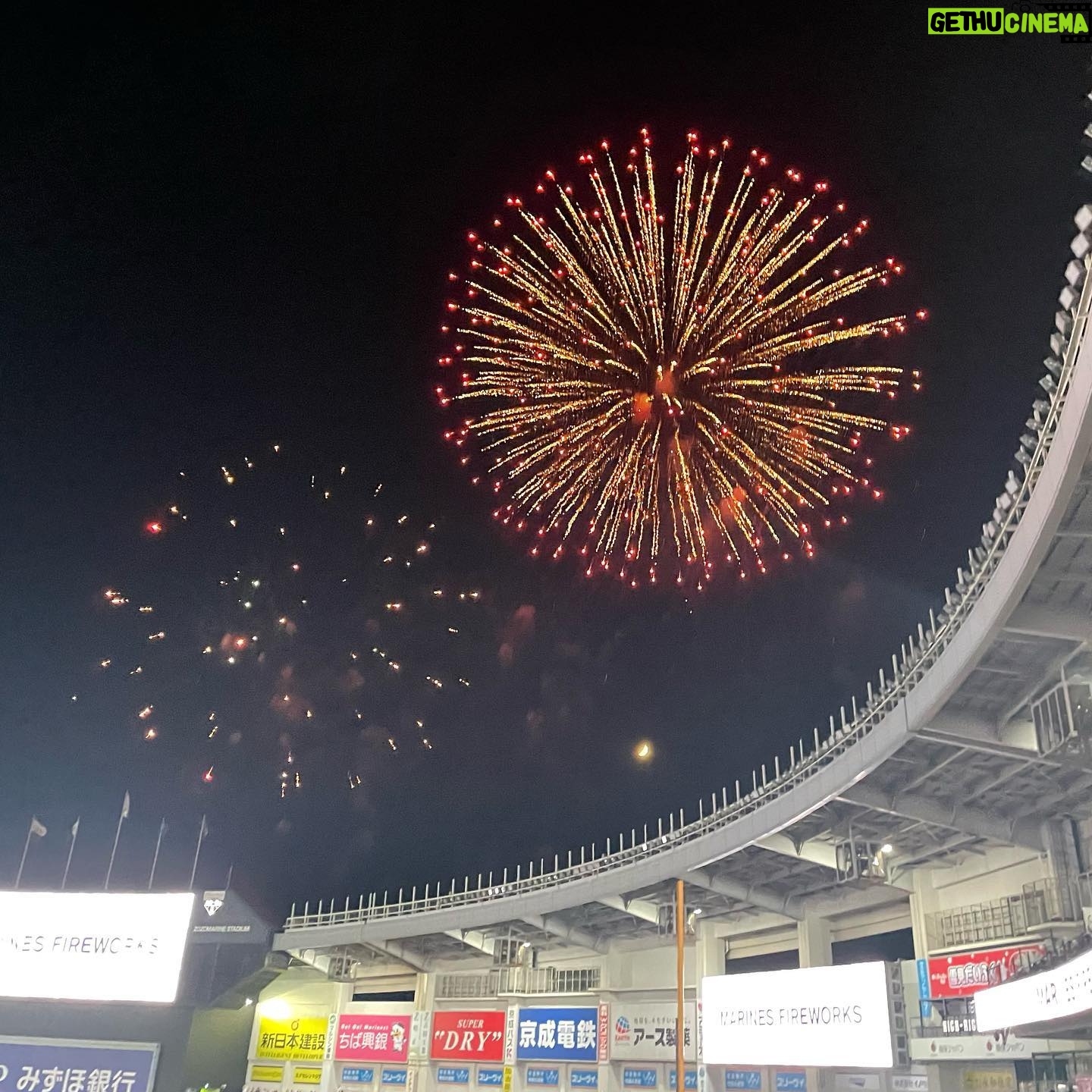 Kazusa Okuyama - 11.5K Likes - 楽オリの速報気にしながら、鷹ファンオリファンからの鬼連絡を返しながら、忙しかった現地での最終戦
本当に楽しい試合でした!!!!
逆転HRからセレモニーからまさかのまさかで情緒がおかしくなりそうでしたが笑
とにかくプロ野球おもしろすぎる!
千葉ロッテマリーンズに関わる全ての皆さん、今シーズン本当にお疲れ様でした!ありがとうございました🏁🏁🏁⚾️
来年もたくさん応援します!もっと観に行けますように✌️deuces‼️