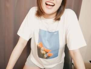 Kazusa Okuyama Instagram - 日常
が彩るTシャツ　@moat_asterisk 
かわいすぎる🌵外で着るのも楽しみ