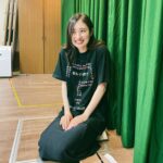 Kazusa Okuyama Instagram - 稽古最終日！ ここまで、なんとも濃い毎日でした！！ 家に帰っても役が抜けてない感覚を味わったのはこの役が初めてです。何故かは分からないけど。なんでだろ。 テテさんの作品はいつも「人間ってのはほんと可笑しいよな〜」のツボをついてきます。その可笑しさって…いや、こういう話はアフタートークにとっておきましょ笑 本番も、私はとにかく必死で役を生きるのみ！ みんなが与えられた役を日常的に全うしたら、なんだかおもしろいことになってました。っていう、マカリスター流ブラックコメディ。 自信を持ってお届けしますので、ぜひ！！！ 「なんでそこまで」 5月1日〜　@下北沢駅前劇場 劇場でお待ちしております。👋 . #劇団マカリスター #なんでそこまで #産後も元気に座長やらせてもらってます