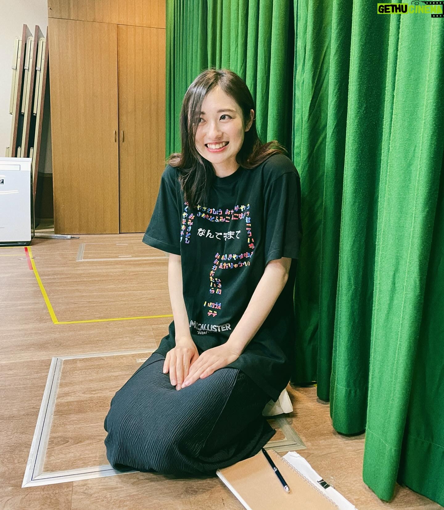 Kazusa Okuyama - 7.6K Likes - 稽古最終日!
ここまで、なんとも濃い毎日でした!!
家に帰っても役が抜けてない感覚を味わったのはこの役が初めてです。何故かは分からないけど。なんでだろ。
テテさんの作品はいつも「人間ってのはほんと可笑しいよな〜」のツボをついてきます。その可笑しさって…いや、こういう話はアフタートークにとっておきましょ笑
本番も、私はとにかく必死で役を生きるのみ!
みんなが与えられた役を日常的に全うしたら、なんだかおもしろいことになってました。っていう、マカリスター流ブラックコメディ。
自信を持ってお届けしますので、ぜひ!!!
「なんでそこまで」
5月1日〜 @下北沢駅前劇場
劇場でお待ちしております。👋
.
#劇団マカリスター
#なんでそこまで
#産後も元気に座長やらせてもらってます