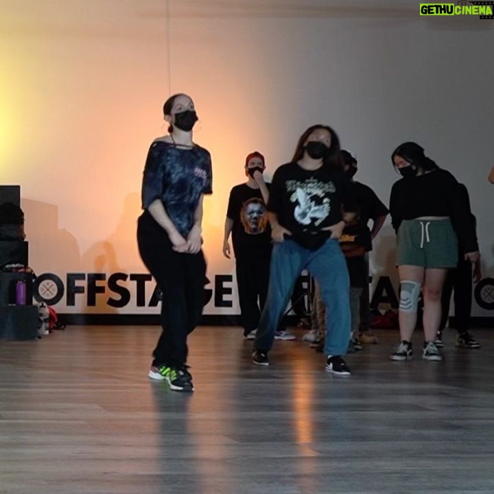 Kea Peahu - 4.3K Likes - round ✌🏻:)
🧠: @tristan.edpao 🙏🏻
🎧: Monster @jermaineelliott
📍: @offstagebygrv
#dance #dancers #offstage #tristanedpaochoreography #keapeahu
