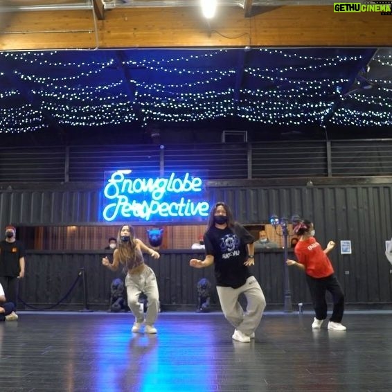 Kea Peahu - 5.9K Likes - felt good to get back onto the dance floorrr 🙌🏻 thank you for your steps @tristan.edpao 🙏🏻🔥 i always enjoy dancing with you @haileylorilai and it was good to dance with you after so long @officiallaurenelly !!
🎵: Monster @jermaineelliott
📍: @watchsnowglobe
🎥 : @snowstaff
#snowglobeperspective #tristanedpaochoreography #dance #dancers #monster #jermaineelliott #keapeahu
