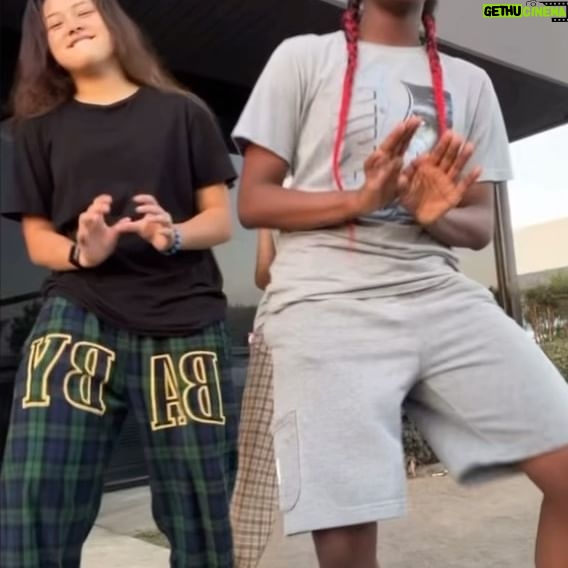 Kea Peahu - 3.2K Likes - dance goes crazyyy
@marinaccriado @miyahbear04
#explorepage✨ #tiktok #dancers #offstage #gravybabies #keapeahu