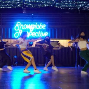 Kea Peahu Instagram - THANK you for class last night @tristan.edpao 🙏🏻 one of my favs fsss
🕺: @haileylorilai , me, and @official_madelynallie :) 
🎵: No Idea x One in A Million (mashup) @dontoliver @aaliyah 
📍: @watchsnowglobe 
🎥: @snowstaff 
#dance #dancers #tristanedpaochoreography #snowglobeperspective #mashup #keapeahu