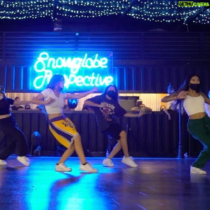 Kea Peahu - 6.7K Likes - THANK you for class last night @tristan.edpao 🙏🏻 one of my favs fsss
🕺: @haileylorilai , me, and @official_madelynallie :)
🎵: No Idea x One in A Million (mashup) @dontoliver @aaliyah
📍: @watchsnowglobe
🎥: @snowstaff
#dance #dancers #tristanedpaochoreography #snowglobeperspective #mashup #keapeahu
