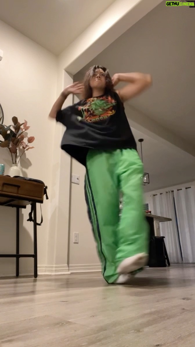 Kea Peahu - 3.5K Likes - decided to challenge myself and make a lil sum sum :) haven’t made choreo in years & felt randomly motivated at 5 am so please don’t judge 💀
🎵: diana @realpopsmoke @kingcombs
#dance #dancer #myownchoreography #reels #explorepage✨ #keapeahu