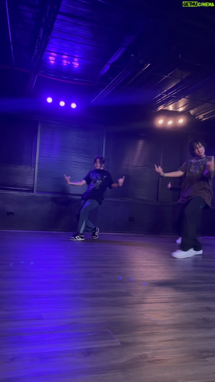 Kea Peahu - 3.1K Likes - for the double time
🧠: @jromesy
🎵: open - remix @dylansinclair @destinconrad @jvckjames
📍: @fam.ilyco
#dance #dancers #explorepage #keapeahu