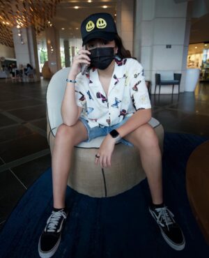 Kea Peahu Instagram - 2019 (during the filming of Finding Ohana) vs 2021 (a vacation to Hawaii)😳 
📸: @lindsayyywatson 
📍: @princewaikiki 
#thenvsnow #princewaikiki #findingohana #hawaii #keapeahu