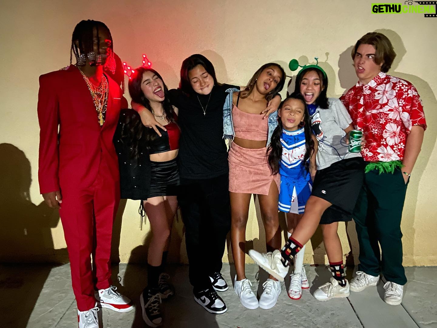 Kea Peahu - 6.1K Likes - got to reunite with the fam at the birthday girl @laylabug07 ‘s party tn 😁 i missed them all sm 😭 it felt good to be all together again <3 #thelabprokids