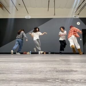 Kea Peahu Instagram - starting 2023 on a good note w the fam ❤️‍🔥✨

🧠: @and.venn 
🎵: conceited @sza 
📍: @offstagebygrv 

#dance #dancers #sza #offstage #explorepage #keapeahu