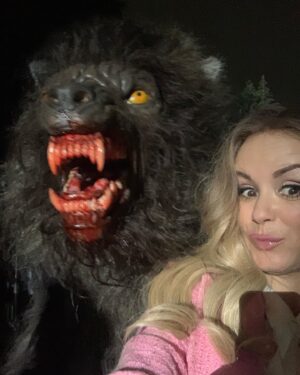 Keegan Connor Tracy Instagram - *SPOILERS IN PIX*
Looking for something fun and creepy to watch during spooky season!? Then check my episode of @creepshow on @shudder! I cannot tell you how much fun I had shooting this - Marcia was such a gas to play. If you know me, you know I love the nutty roles, so this one will be a favorite!
#horror #creepshow @gnicotero @jubeehob @justingdyck @amcplus  @amc_tv #tograndmothershousewego #marciamarciamarcia