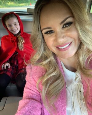 Keegan Connor Tracy Instagram - *SPOILERS IN PIX*
Looking for something fun and creepy to watch during spooky season!? Then check my episode of @creepshow on @shudder! I cannot tell you how much fun I had shooting this - Marcia was such a gas to play. If you know me, you know I love the nutty roles, so this one will be a favorite!
#horror #creepshow @gnicotero @jubeehob @justingdyck @amcplus  @amc_tv #tograndmothershousewego #marciamarciamarcia