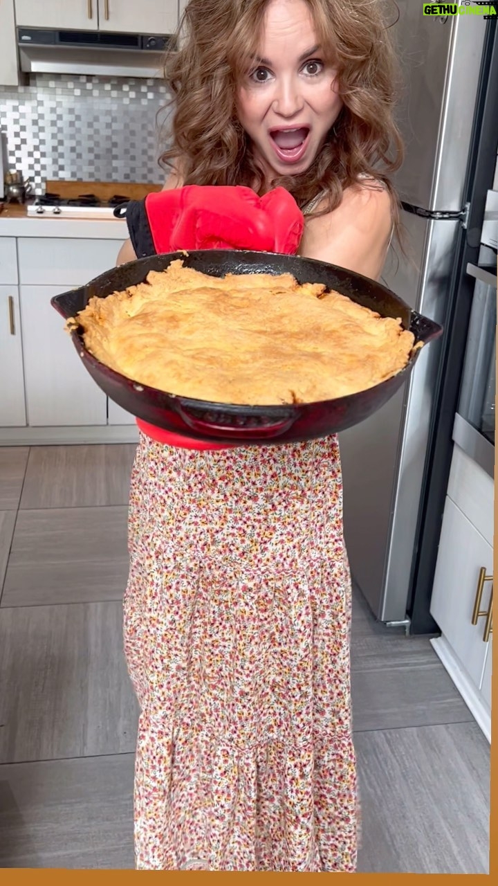 Keegan Connor Tracy Instagram - Oh mon dieu, I finally made a reel! I baked a tarte tatin to bring to a friend’s this weekend and since it is my absolute favorite to make, especially with apples in perfect season, I decided to make a little reel to show it off! I use the @cooksillustrated recipe (*love them*) and it never fails - I even make a vegan version sometimes and it’s delicious too! Pop a scoop of vanilla bean ice cream on top and I promise it I’ll transport you to someplace heavenly! What are you making as fall sets in!? **endnote: my daughter said this looks like the montage they show in a movie where the mom has died 😆 #akeegoliciouskitchen #tartetatin #tarteauxpommes #appletart #cooking #fallbaking