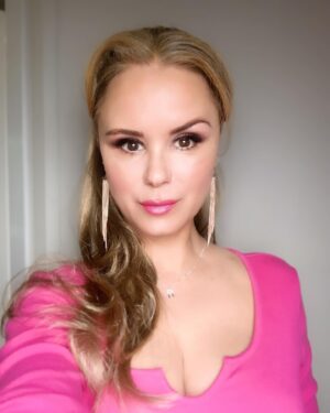 Keegan Connor Tracy Instagram - Wish this show had clicked…
Wish more comedies filmed here…
Wish there were more Rene moments
Pink pink pink pinkety pink 
💖
