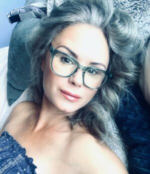 Keegan Connor Tracy Instagram - #flashbackfriday dang when the silver worked it worked… sometimes I miss it, though it wasn’t the cure all I’d hoped it would be. In truth, I’d look really wan if I wasn’t all made up and it was as high maintenance as colour ing my hair. I didn’t book anything with it and I think it aged me in a way that didn’t do me any good professionally.  Alas. I’m sure I will return to it in the not-too-distant future - for good! I’ll probably shave my head in some Queenager fit of pique and that will be it. Luckily, I have a lot of hats…
#silverhair #silversisters #sosickofhairdrama