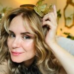 Keegan Connor Tracy Instagram - 🎶 And we’ll never be Royal… Well, except that time I was the Queen of Auradon. Or the Queen of the Fairies. Or when I was The Weevil Queen. Or the Prince’s personal villain. So I guess a little Royal. Crown courtesy of the mysterious world of my first film. #Belle #descendants #mryoung #onceuponatime #harryandmeghanescapingthepalace #crown #royal #director #indie
