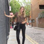 Keeley Hazell Instagram - This is the height I see myself when standing next to others.