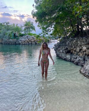 Keeley Hazell Instagram - Jamaica me happy ‘n stuff.
