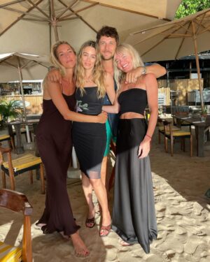 Keeley Hazell Instagram - Jamaica me happy ‘n stuff.