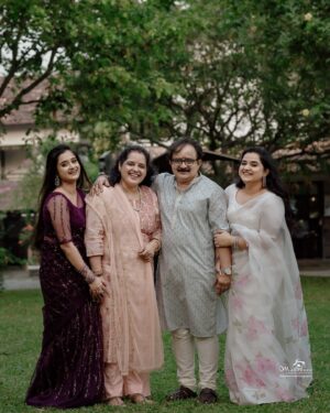 Keerthana Anil Instagram - Here, Love knows no end ! ♥️🧿👨‍👩‍👧‍👧 

📸 @makeover.photography